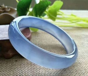 Vòng tay phong thủy Lumi sang trọng và tinh tế